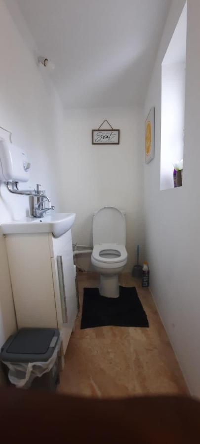 Stylish And Homey 3 Bedroom House With Free Parking & Wi-Fi Minworth Exterior photo