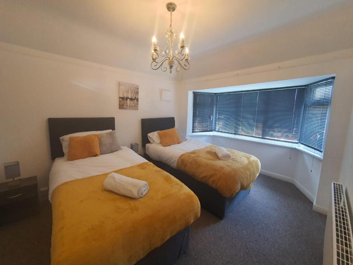Stylish And Homey 3 Bedroom House With Free Parking & Wi-Fi Minworth Exterior photo